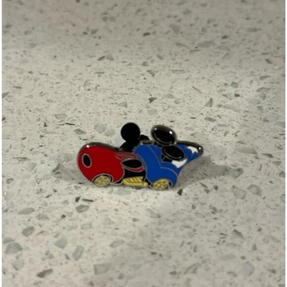 Disney Racers Pin Series Sorcerer Mickey Pin - Picture 1 of 2